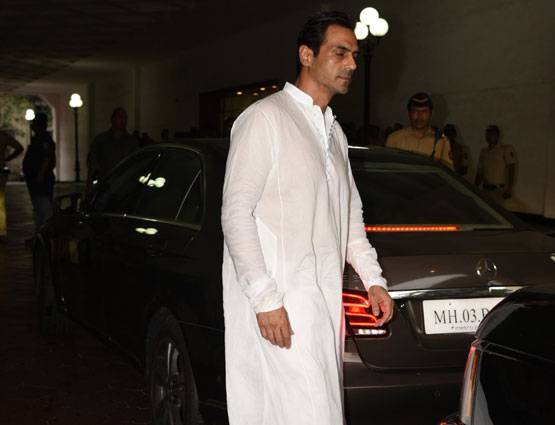 ऋषि कपूर के ट्वीट का असर, विनोद खन्ना की प्रार्थना सभा में पहुंचे सभी बड़े सितारे