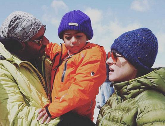 अजय-काजोल ऐसे कर रहे हैं maldives में एन्जॉय