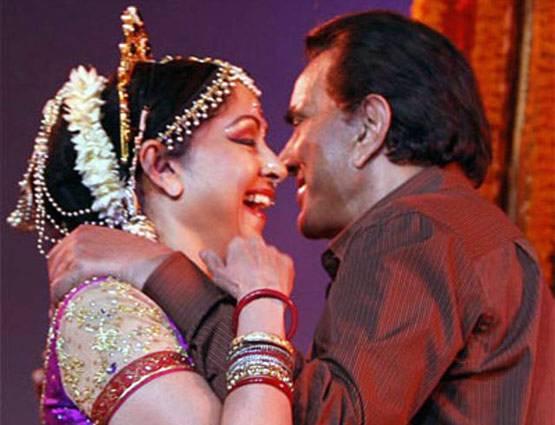 धर्मेंद्र-हेमा ने सेलिब्रेट की 37वीं वेडिंग एनिवर्सरी, देखें PHOTOS