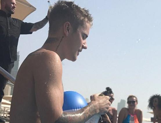 इंडिया आने से पहले दुबई में POOL PARTY करते दिखे जस्ट‍िन बीबर