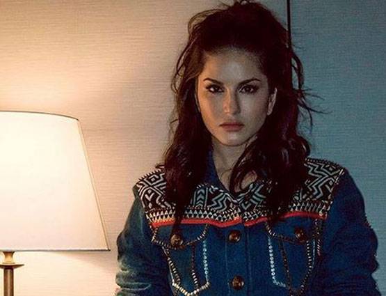 महेश भट्ट ने पकड़ा हाथ और सनी लियोनी को मिल गई बॉलीवुड में एंट्री