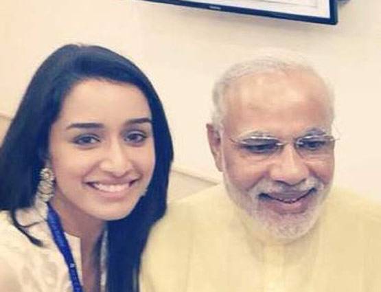 बर्लिन में PM मोदी से मिलीं प्रियंका, ट्विटर ने याद दिलाए संस्कार