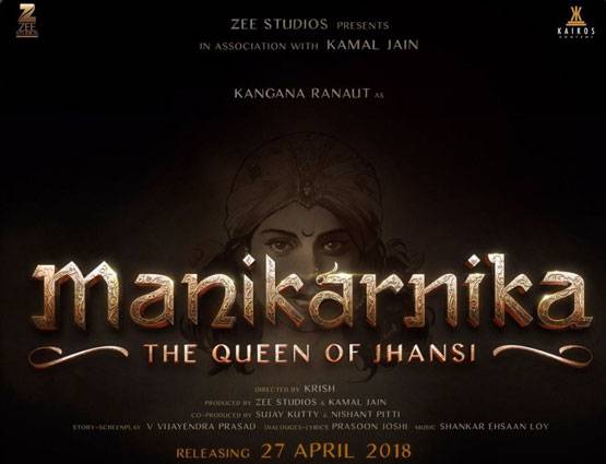 PHOTOS: वाराणसी के घाट पर ट्रेडिशनल लुक में नजर आईं कंगना