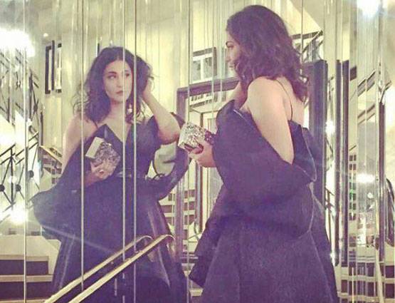 Cannes 2017: ऐश्वर्या, दीपिका के बीच कहीं खो गईं श्रुति हासन, देखें PHOTOS