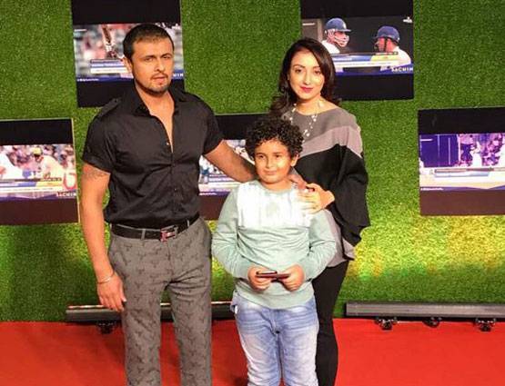 सचिन की मूवी का ग्रैंड प्रीमियर, बच्चन से लेकर खान तक पहुंचे