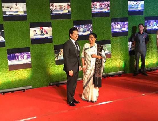 सचिन की मूवी का ग्रैंड प्रीमियर, बच्चन से लेकर खान तक पहुंचे