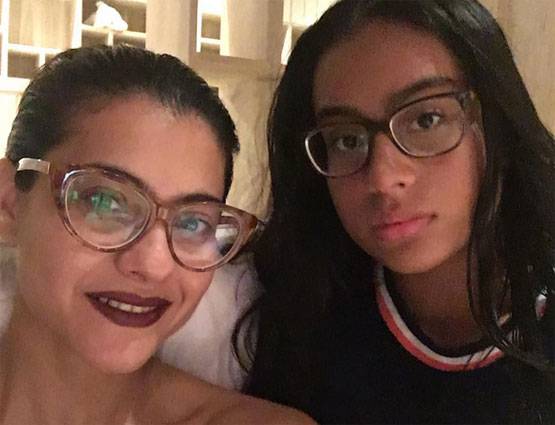 अजय-काजोल ऐसे कर रहे हैं maldives में एन्जॉय