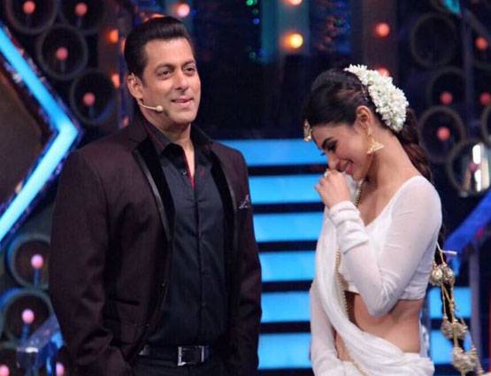 जल्द बड़े पर्दे पर दिखेगी सलमान और मौनी की केमिस्ट्री, देखें PHOTOS