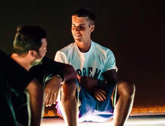 इंडिया आने से पहले दुबई में POOL PARTY करते दिखे जस्ट‍िन बीबर