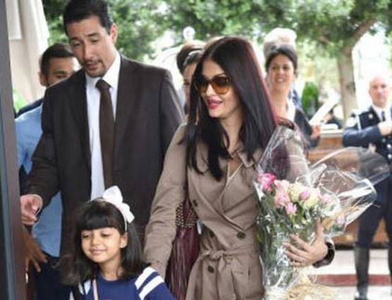 Cannes 2017: बेटी के साथ कान पहुंची ऐश्वर्या, हुआ जोरदार स्वागत