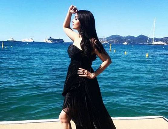 Cannes 2017: बार्बी के बाद बोल्ड लुक में दिखीं ऐश्वर्या, देखें PHOTOS