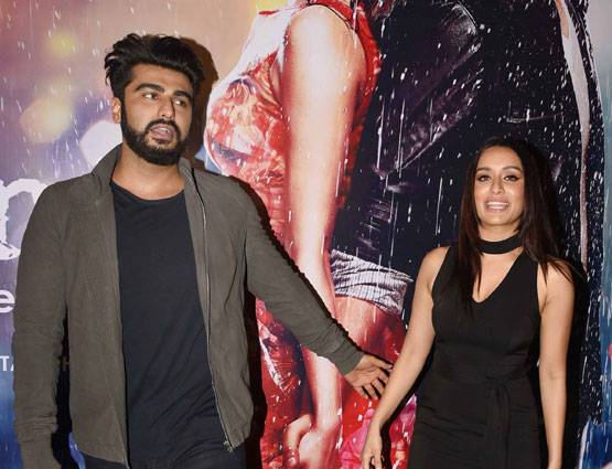 PHOTOS: हाफ गर्लफ्रेंड की सक्सेस पार्टी में 'नागिन' समेत पहुंचे ये STARS