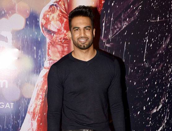 PHOTOS: हाफ गर्लफ्रेंड की सक्सेस पार्टी में 'नागिन' समेत पहुंचे ये STARS