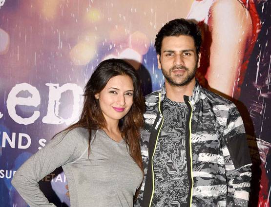 PHOTOS: हाफ गर्लफ्रेंड की सक्सेस पार्टी में 'नागिन' समेत पहुंचे ये STARS