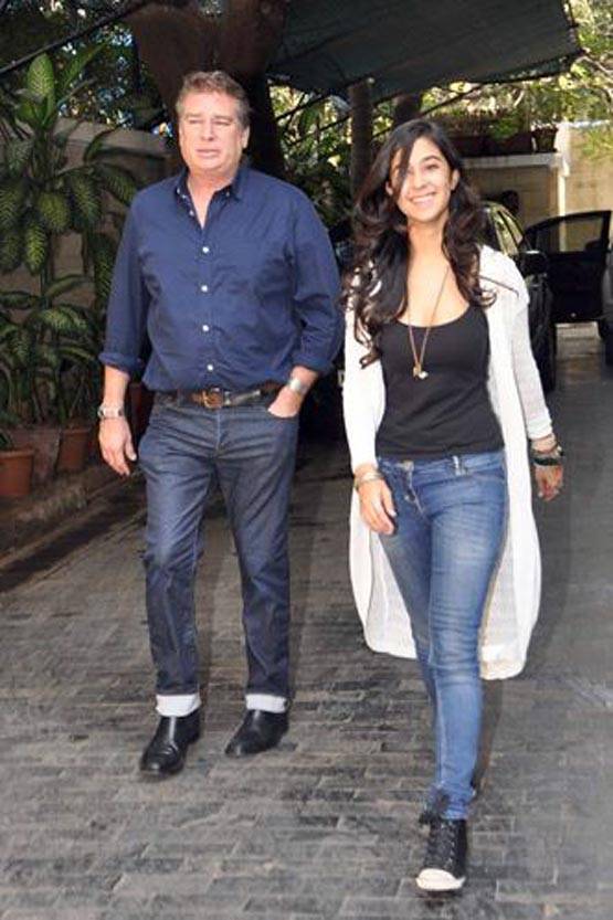 कपूर खानदान की ये बेटी देगी जाह्नवी और सारा को टक्कर