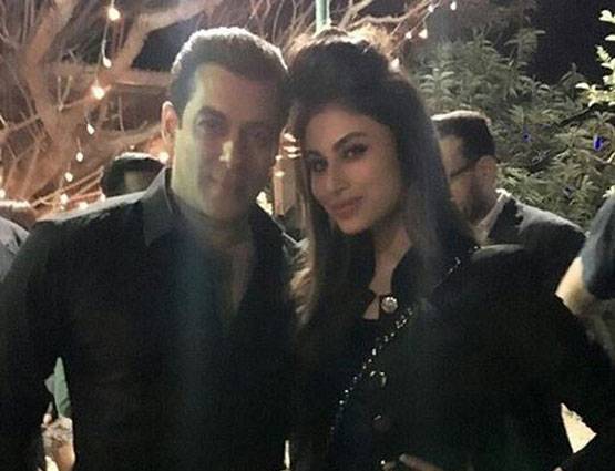 जल्द बड़े पर्दे पर दिखेगी सलमान और मौनी की केमिस्ट्री, देखें PHOTOS