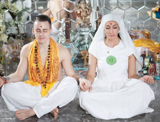 सोफिया ने पति को बनाया बेटा और पिता, सिखाएंगी पवित्र सेक्स!