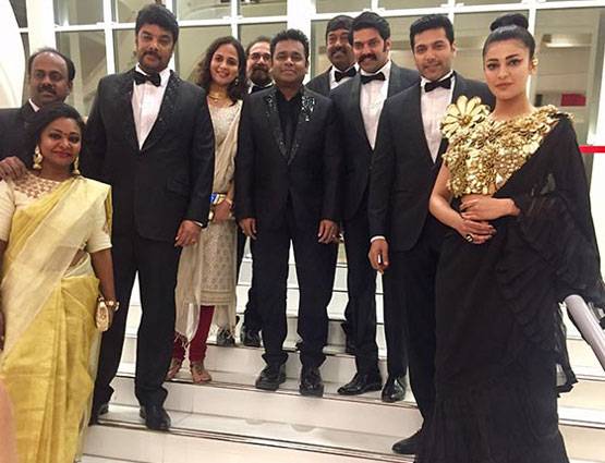 Cannes 2017: ऐश्वर्या, दीपिका के बीच कहीं खो गईं श्रुति हासन, देखें PHOTOS