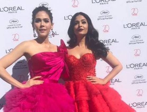 Cannes 2017: ब्लैक चैरी लिपस्टिक और रेड गाउन में दिखा ऐश्वर्या का GORGEOUS LOOK