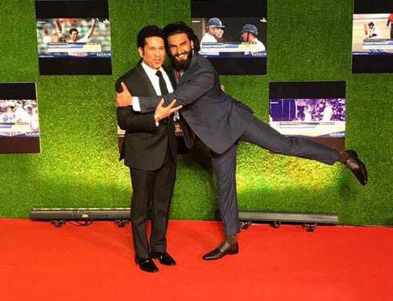 सचिन की मूवी का ग्रैंड प्रीमियर, बच्चन से लेकर खान तक पहुंचे
