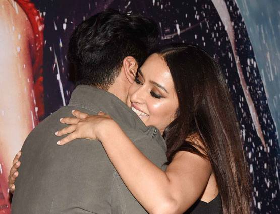 PHOTOS: हाफ गर्लफ्रेंड की सक्सेस पार्टी में 'नागिन' समेत पहुंचे ये STARS