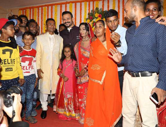 एसिड अटैक पीड़िता के भाई बने विवेक ओबरॉय, गिफ्ट किया फ्लैट