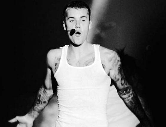 57 टैटू है जस्ट‍िन बीबर के शरीर पर, छाती और पेट नजर नहीं आते