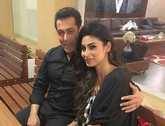 जल्द बड़े पर्दे पर दिखेगी सलमान और मौनी की केमिस्ट्री, देखें PHOTOS