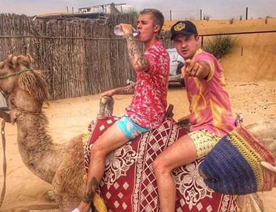 इंडिया आने से पहले दुबई में POOL PARTY करते दिखे जस्ट‍िन बीबर