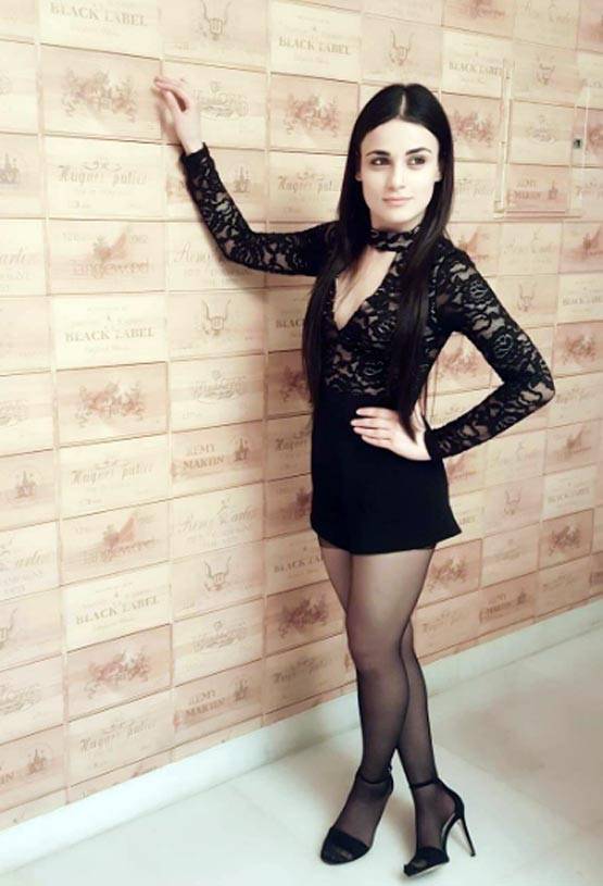 PHOTOS में देखें टीवी की संस्कारी बहू इशानी का BOLD LOOK