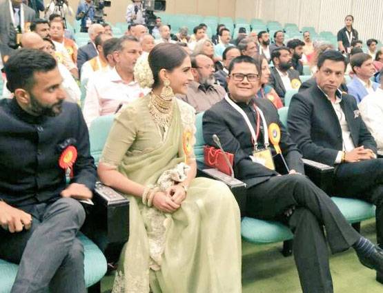 अपना पहला नेशनल अवॉर्ड लेने दिल्ली पहुंचे अक्षय और सोनम