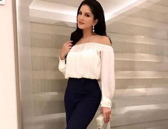 महेश भट्ट ने पकड़ा हाथ और सनी लियोनी को मिल गई बॉलीवुड में एंट्री