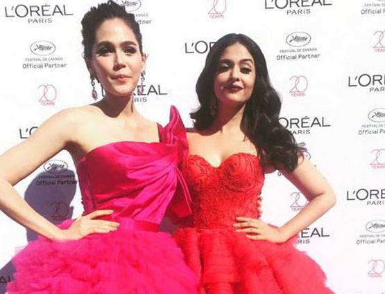 Cannes 2017: ब्लैक चैरी लिपस्टिक और रेड गाउन में दिखा ऐश्वर्या का GORGEOUS LOOK