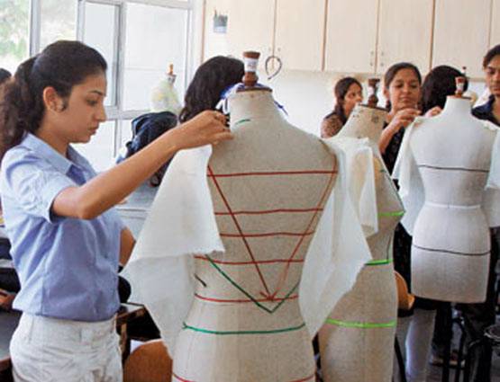 12वीं के बाद करना चाहते हैं फैशन डिजाइनिंग, ये हैं BEST COLLEGES