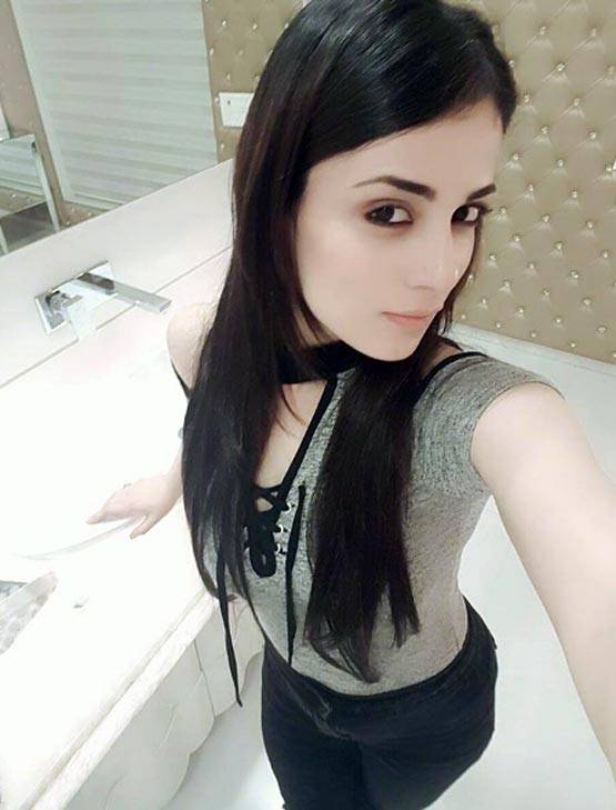 PHOTOS में देखें टीवी की संस्कारी बहू इशानी का BOLD LOOK