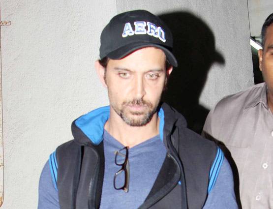 PHOTOS: बच्चों संग फिल्म देखने पहुंचे रितिक-सुजैन