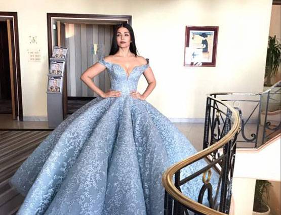 Cannes 2017: ऐश्वर्या का बोल्ड एंड क्यूट बार्बी लुक, देखें photos