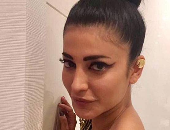 Cannes 2017: ऐश्वर्या, दीपिका के बीच कहीं खो गईं श्रुति हासन, देखें PHOTOS