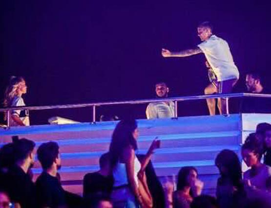 इंडिया आने से पहले दुबई में POOL PARTY करते दिखे जस्ट‍िन बीबर