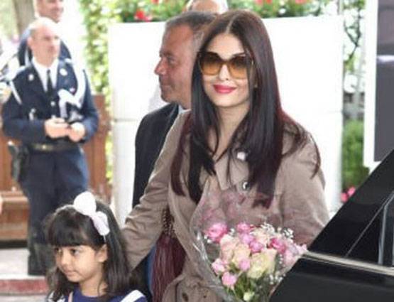 Cannes 2017: बेटी के साथ कान पहुंची ऐश्वर्या, हुआ जोरदार स्वागत