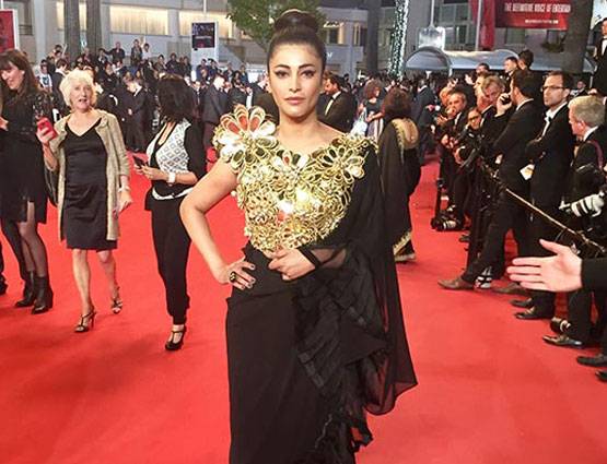 Cannes 2017: ऐश्वर्या, दीपिका के बीच कहीं खो गईं श्रुति हासन, देखें PHOTOS