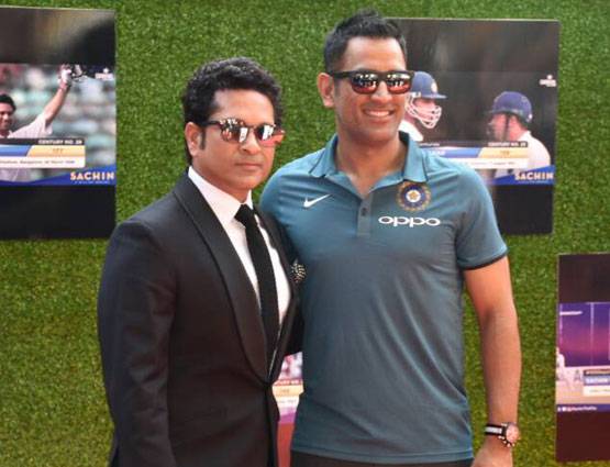 PHOTOS: सचिन की फिल्म का प्रीमियर, थियेटर बना स्टेडियम