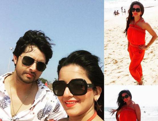 PHOTOS: SWIMSUIT में पति संग गोवा में रिलेक्स कर रही हैं मोनालिसा