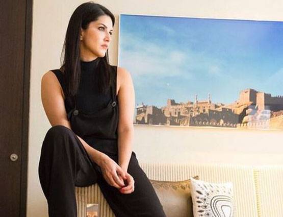 महेश भट्ट ने पकड़ा हाथ और सनी लियोनी को मिल गई बॉलीवुड में एंट्री