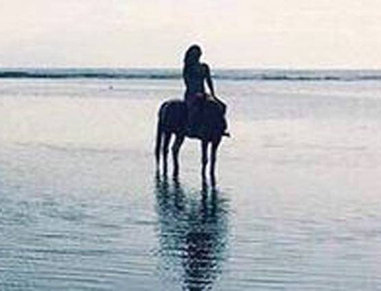 PHOTOS: बाली में BIKINI में दिखीं जैकी श्रॉफ की बेटी कृष्णा