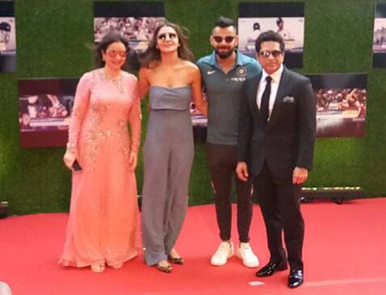 PHOTOS: सचिन की फिल्म का प्रीमियर, थियेटर बना स्टेडियम