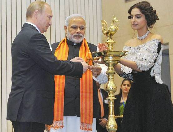 बर्लिन में PM मोदी से मिलीं प्रियंका, ट्विटर ने याद दिलाए संस्कार