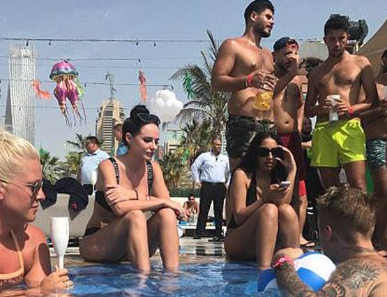 इंडिया आने से पहले दुबई में POOL PARTY करते दिखे जस्ट‍िन बीबर