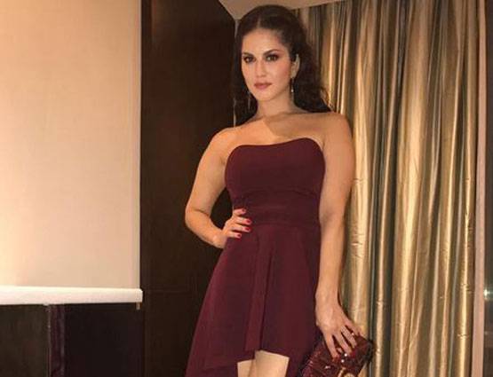 महेश भट्ट ने पकड़ा हाथ और सनी लियोनी को मिल गई बॉलीवुड में एंट्री