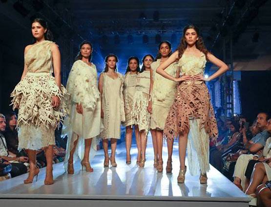 12वीं के बाद करना चाहते हैं फैशन डिजाइनिंग, ये हैं BEST COLLEGES